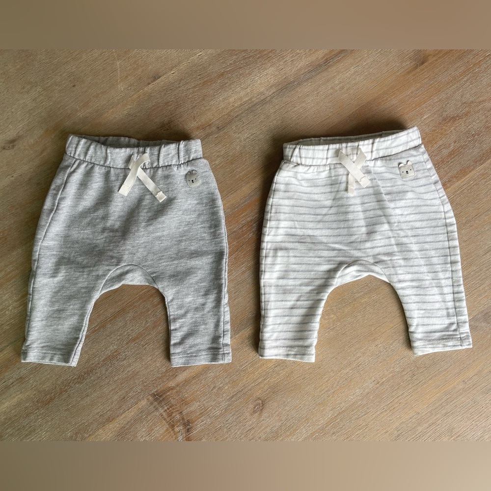NB / 1-2M H&M Organic Cotton Baby Joggers (Pack of 2) - White w/ Stripes & Gray